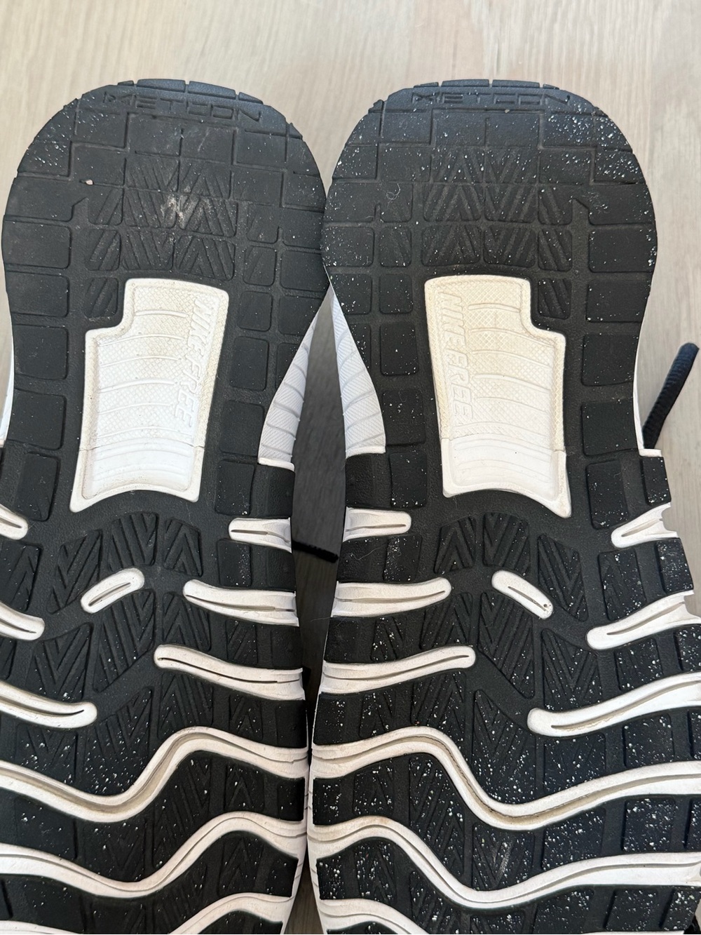 Nike Women’s Free Metcon 6 Black &  White, Size 11, EUC LIKE NEW - Picture 7 of 16